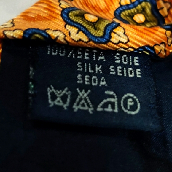 Burberry Silk Geometric Neck Tie, NWOT - Picture 4 of 11